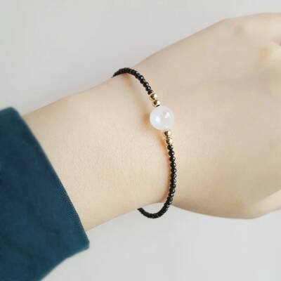Bracelet en spinelle noir et pierre de lune