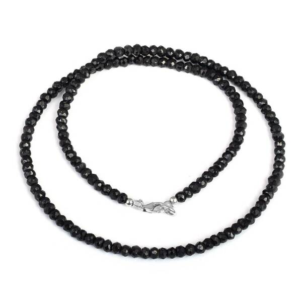 Collier en argent et perles de spinelle noire