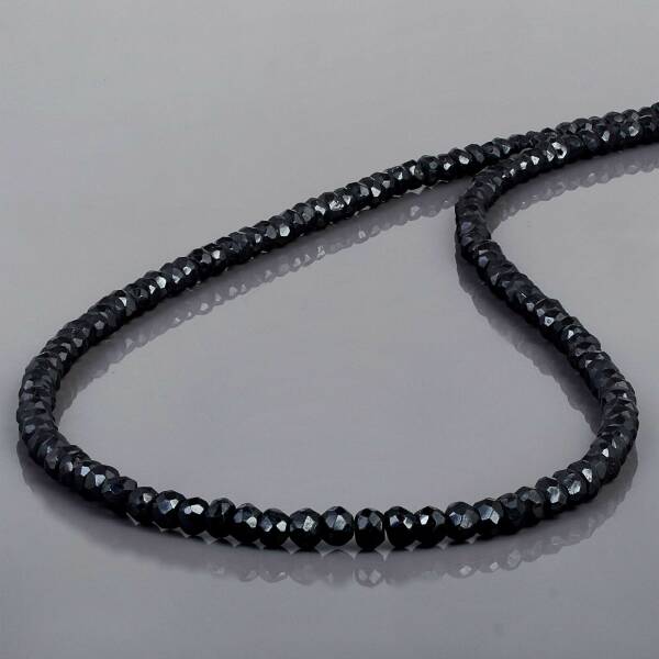 Collier en argent et perles de spinelle noire