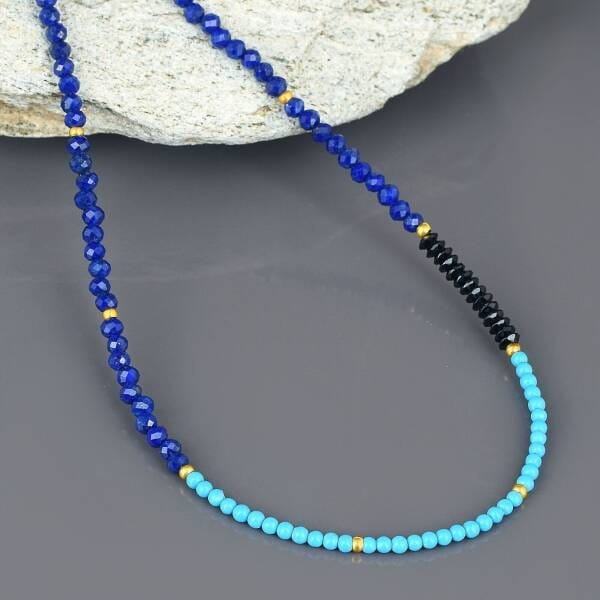 Collier en lapis lazuli, spinelle noir et turquoise