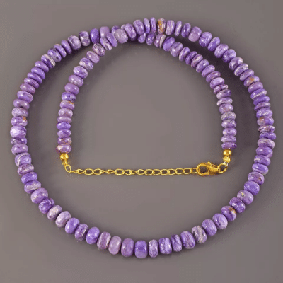 Collier en perles de charoïte