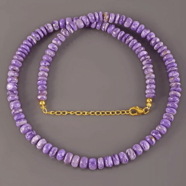 Collier en perles de charoïte