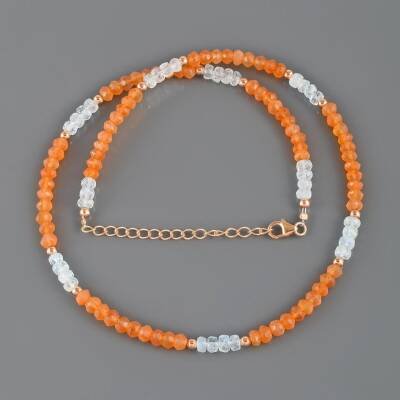 Collier en perles de cornaline et pierre de lune