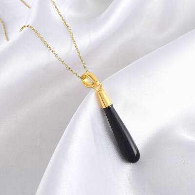 Collier plaqué or avec pendentif en spinelle noir