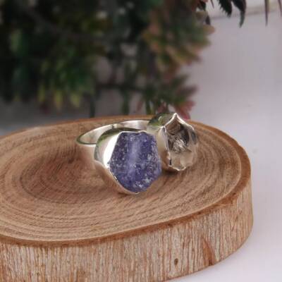 Bague en argent avec tanzanite brute et diamant d'herkimer