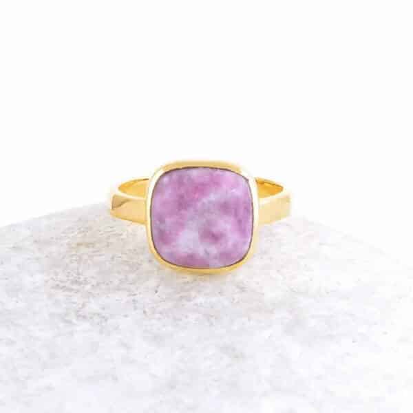 Bague en argent plaqué or et lépidolite