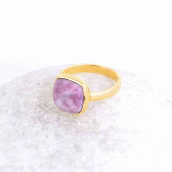 Bague en argent plaqué or et lépidolite