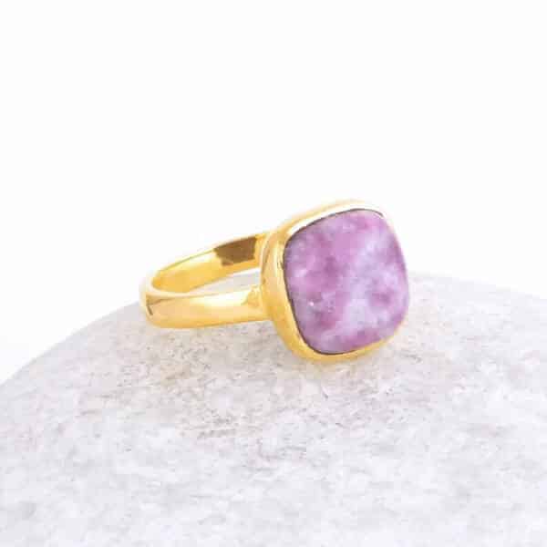 Bague en argent plaqué or et lépidolite