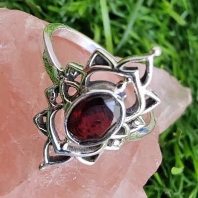 Bague ancienne en argent et grenat