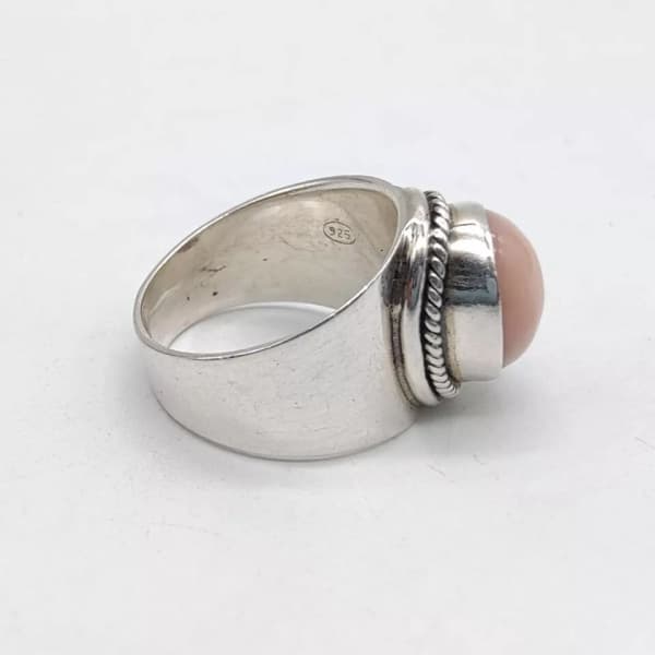 Bague ancienne en argent et opale rose