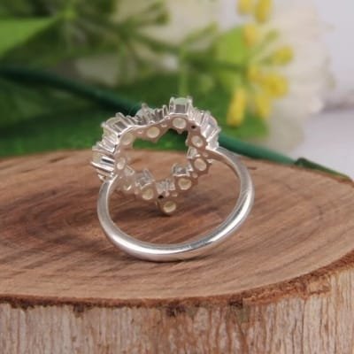 Bague en forme de coeur en argent et opale