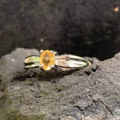 Bague moderne avec citrine solitaire