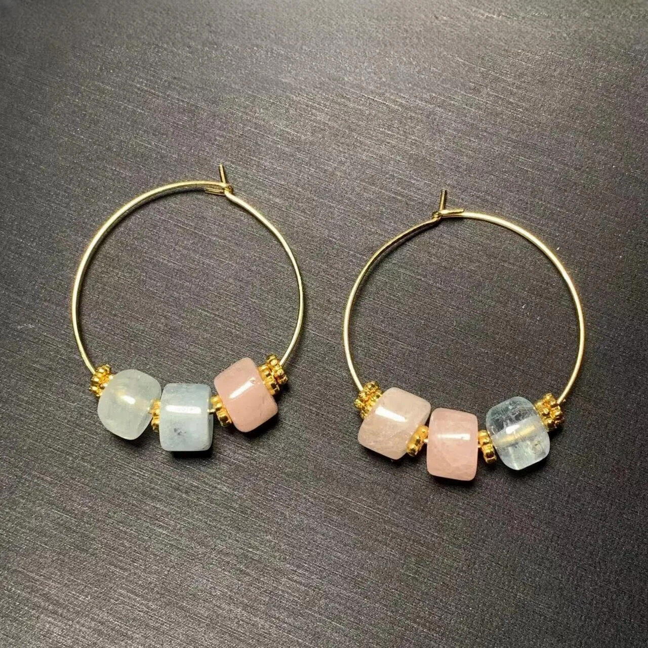 Boucles d'oreilles créoles avec béryls et morganite - Douceurs éclatantes 1 Boucles d'oreilles créoles avec béryls et morganite