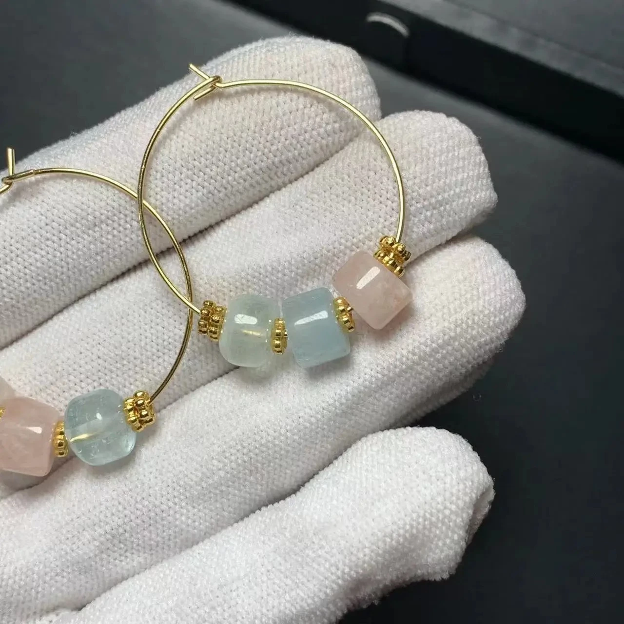 Boucles d'oreilles créoles avec béryls et morganite - Douceurs éclatantes 4 Boucles d'oreilles créoles avec béryls et morganite