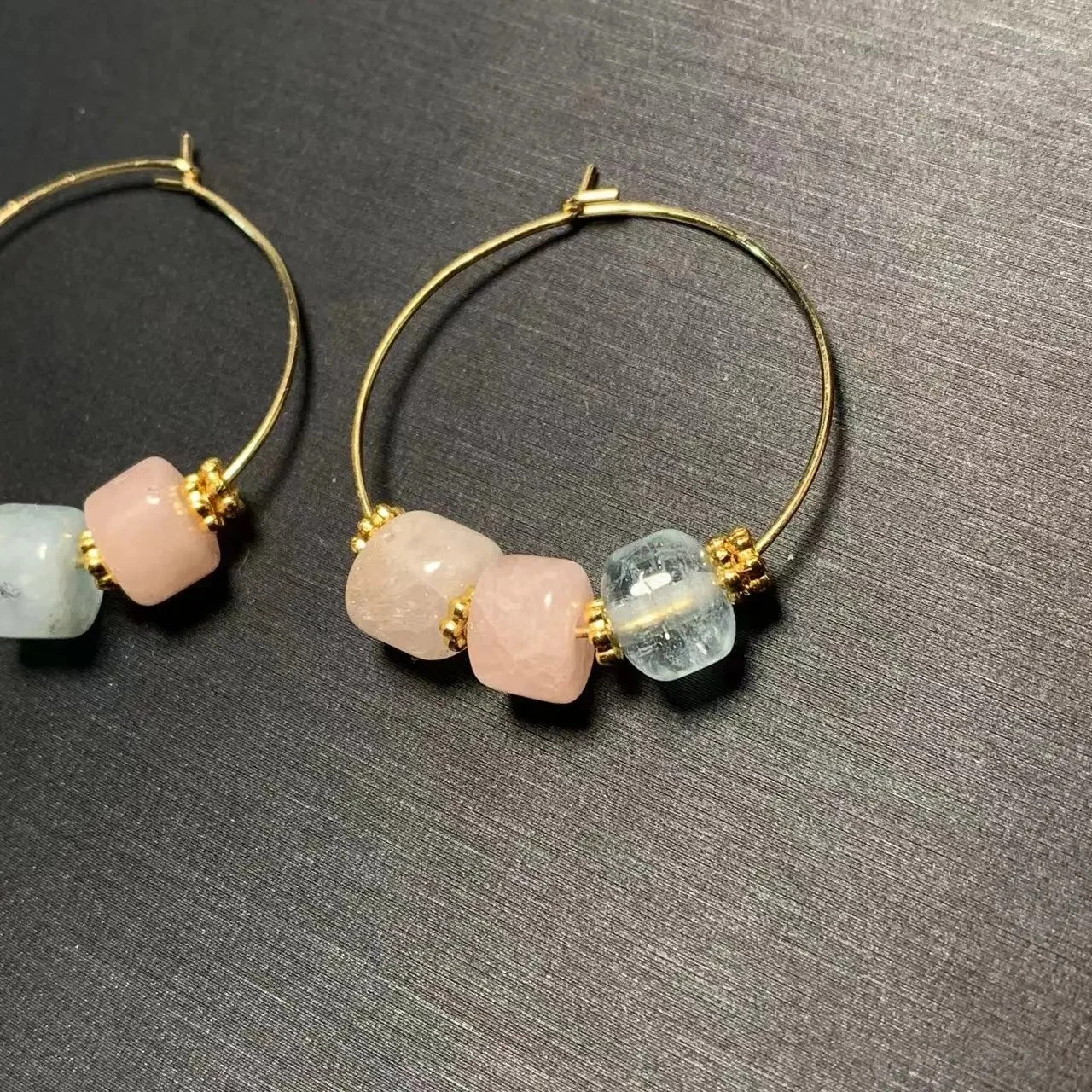Boucles d'oreilles créoles avec béryls et morganite - Douceurs éclatantes 3 Boucles d'oreilles créoles avec béryls et morganite