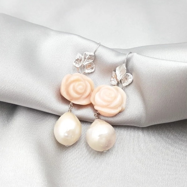 Boucles d'oreilles en argent avec opale rose