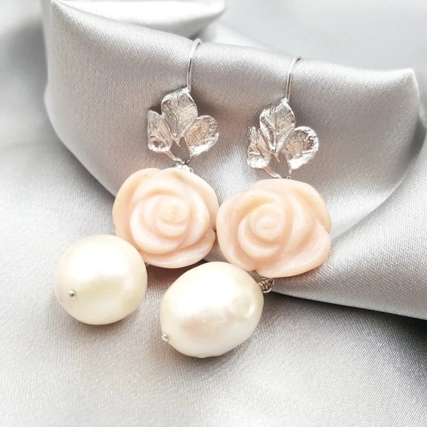 Boucles d'oreilles en argent avec opale rose