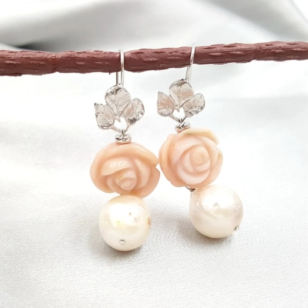 Boucles d'oreilles en argent avec opale rose