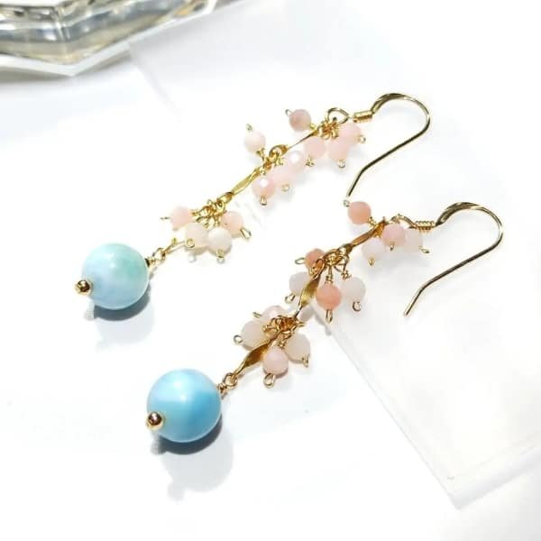 Boucles d'oreilles en or avec opale rose et larimar