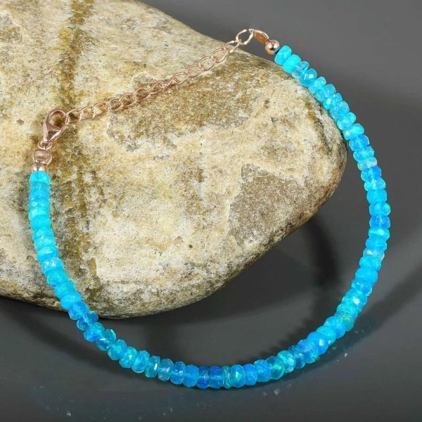 Bracelet en argent et opale bleue