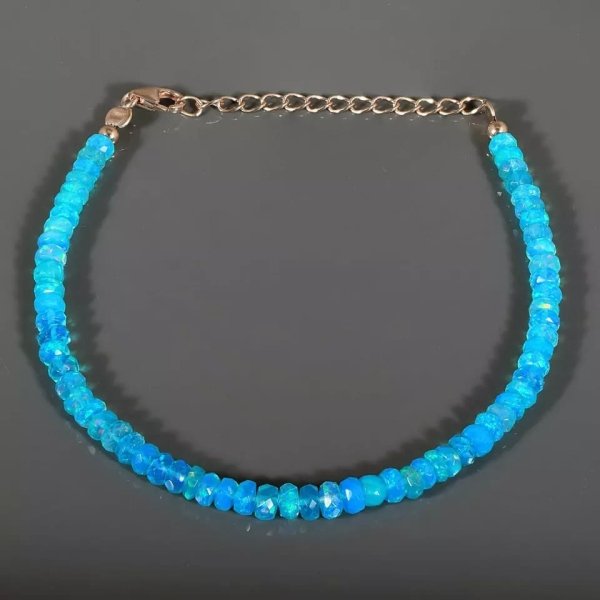 Bracelet en argent et opale bleue