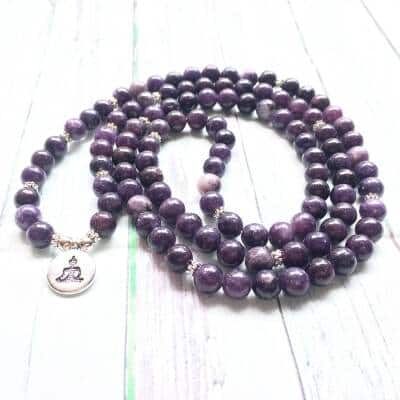 Bracelet mala avec 108 perles de lépidolite