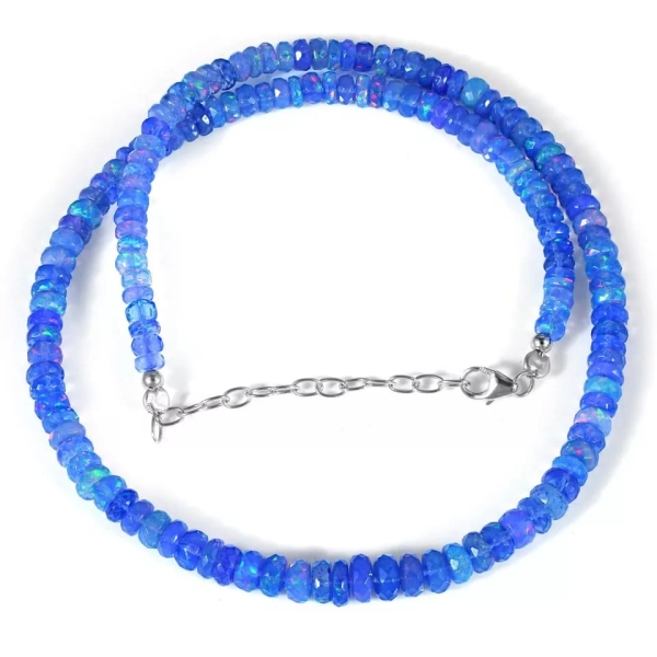 Collier en pierre d'opale bleue