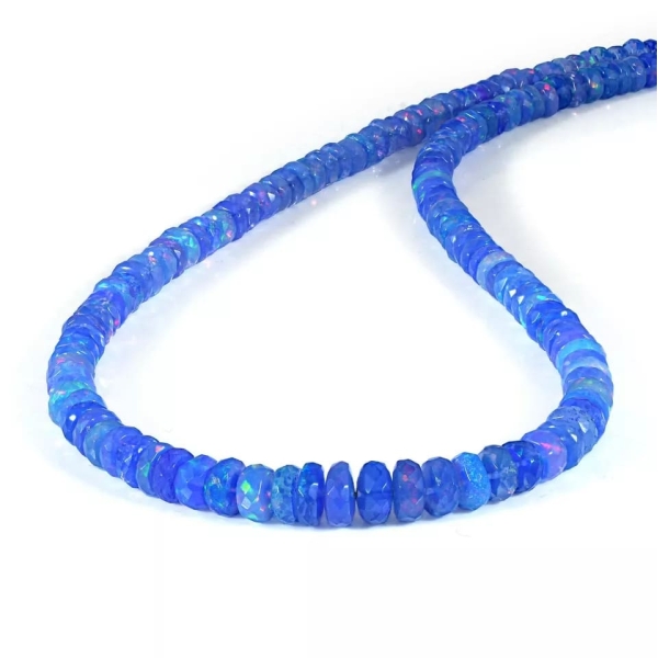 Collier en pierre d'opale bleue