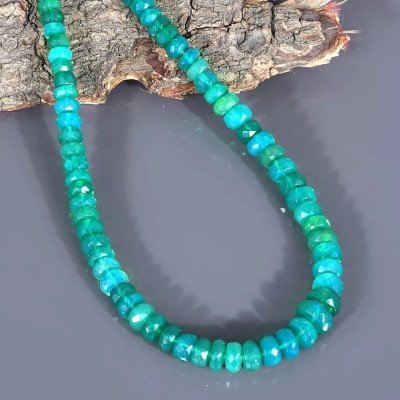 Collier en pierre d'opale verte