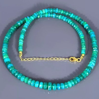 Collier en pierre d'opale verte