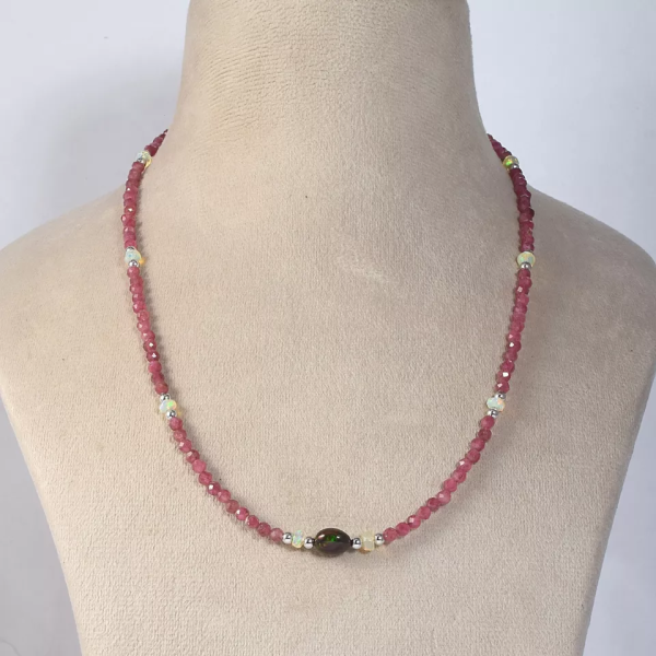 Collier en tourmaline rose et opale