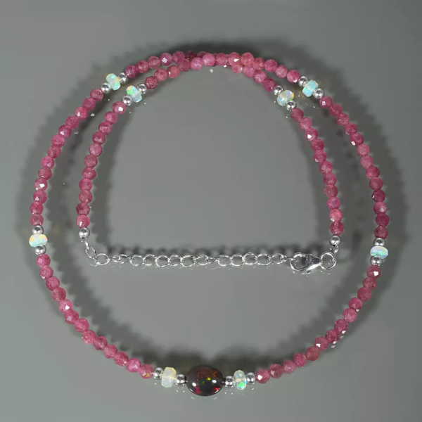 Collier en tourmaline rose et opale