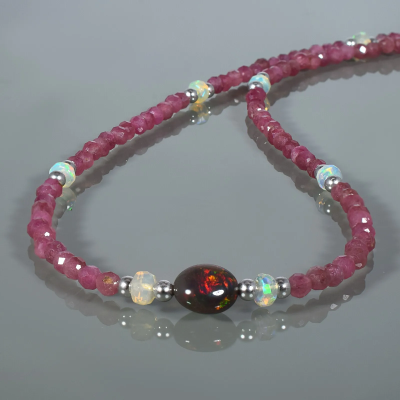 Collier en tourmaline rose et opale