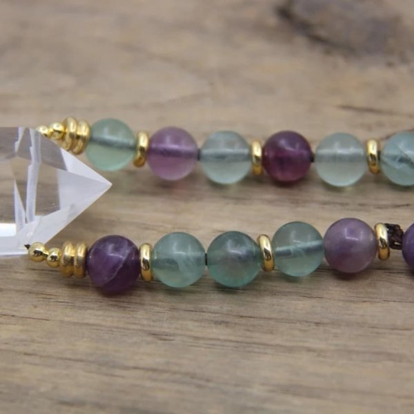 Collier mala en fluorite avec pointe de cristal de roche