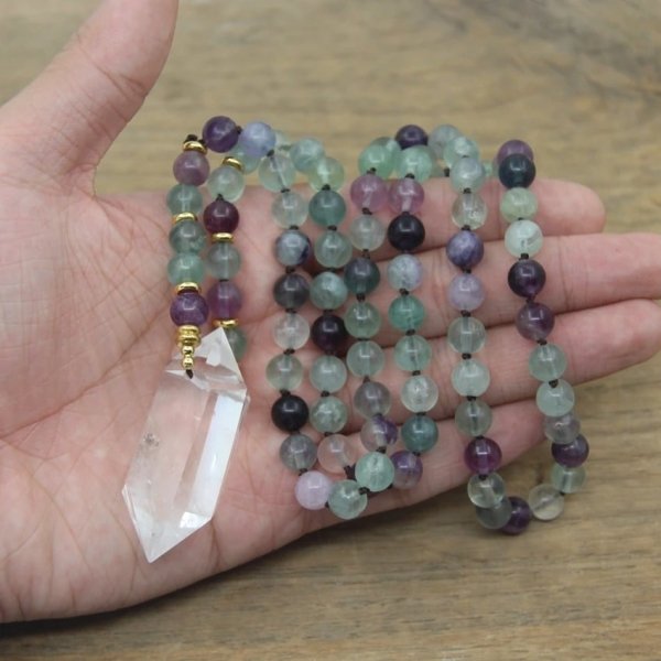 Collier mala en fluorite avec pointe de cristal de roche