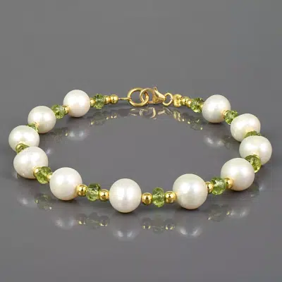 Bracelet avec perles de culture et de péridot