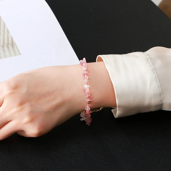 Bracelet baroque en quartz fraise