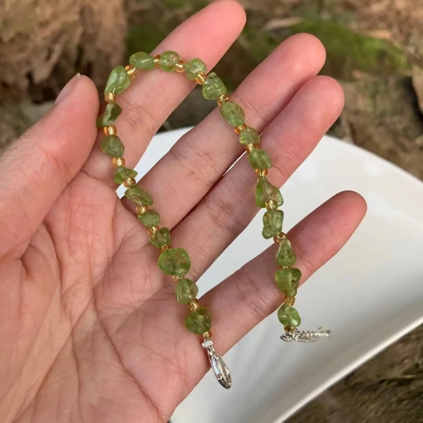 Bracelet en pierres de Péridot pour femme