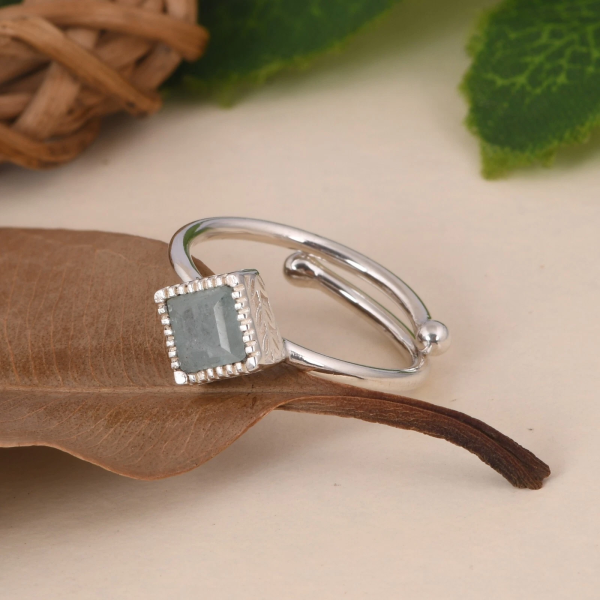 Bague jonc en argent avec aigue-marine carrée