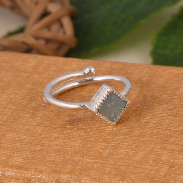 Bague jonc en argent avec aigue-marine carrée