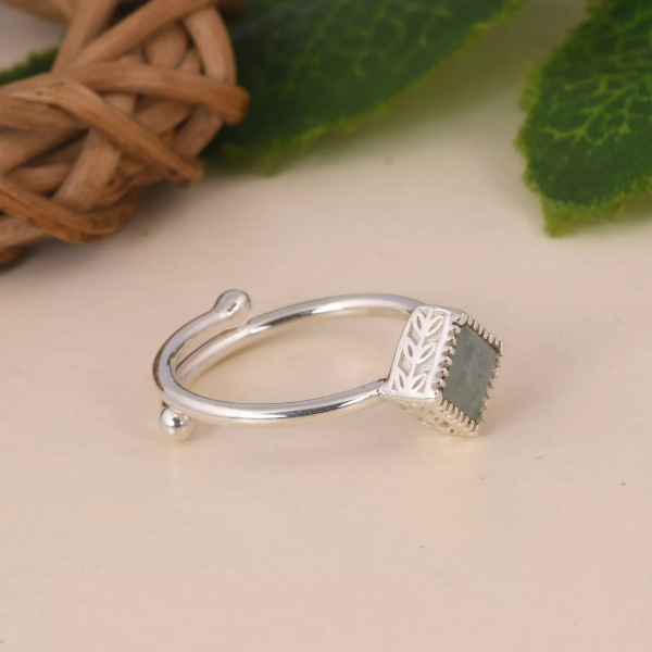 Bague jonc en argent avec aigue-marine carrée