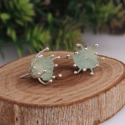 Boucles d'oreilles clous avec aigue-marine brute