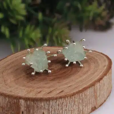 Boucles d'oreilles clous avec aigue-marine brute