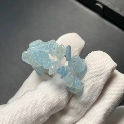 Boucles d'oreilles créoles avec aigue-marine baroque
