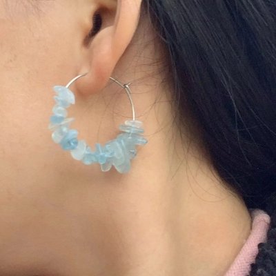 Boucles d'oreilles créoles avec aigue-marine baroque