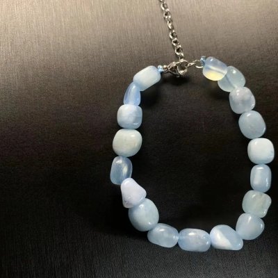 Bracelet en pierres roulées d'aigue-marine pour femme