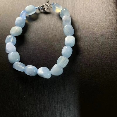 Bracelet en pierres roulées d'aigue-marine pour femme