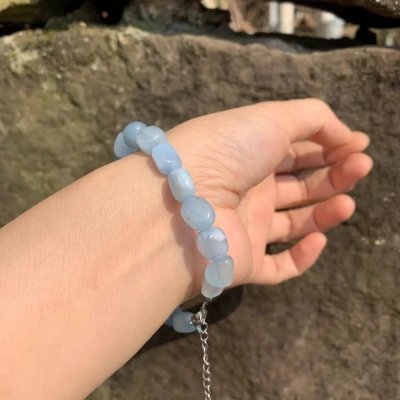 Bracelet en pierres roulées d'aigue-marine pour femme