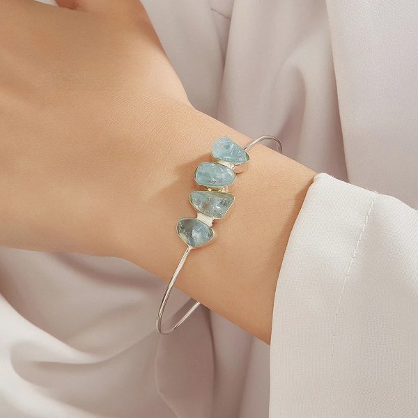 Bracelet jonc en argent et aigue-marine brute