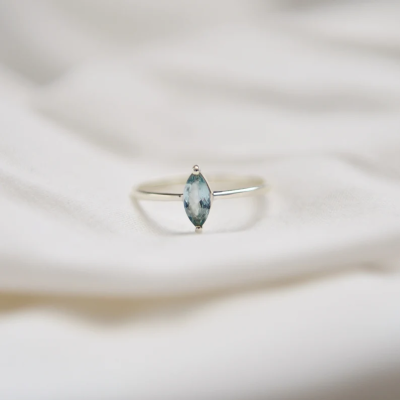 Bague marquise en argent et aigue-marine